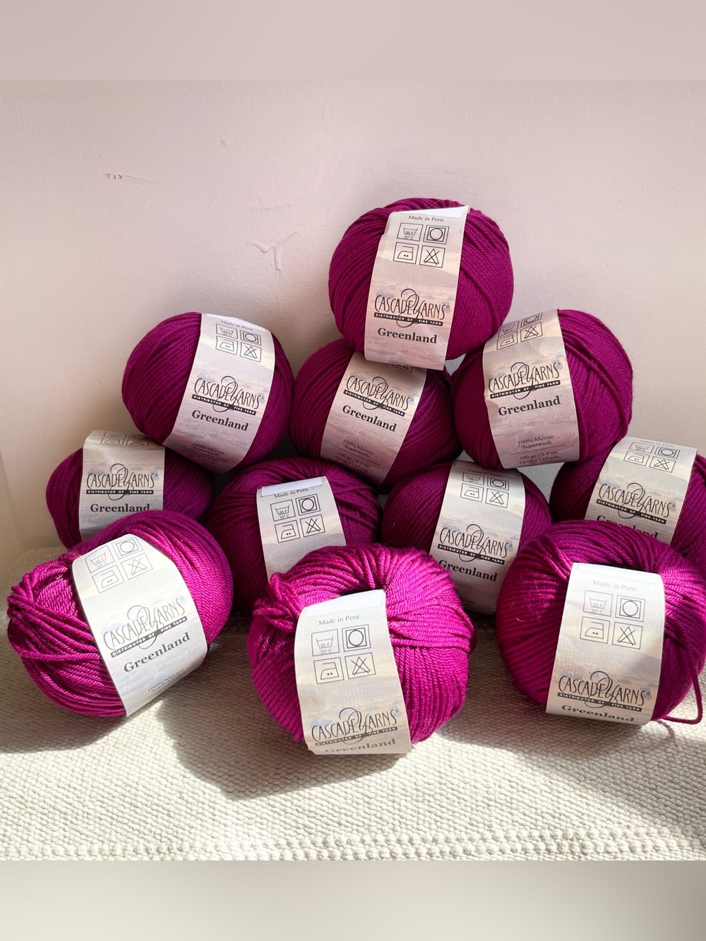 11 Cascade Yarns Greenland 100% Merino Super wash No. 3516 Magenta DISCONTINUED
